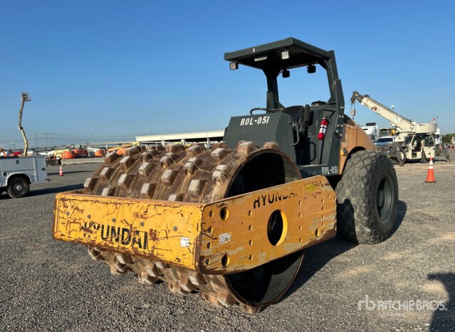 2018 Hyundai Hr120c 9 Padfoot Drum Compactor Ritchie Bros Auctioneers 
