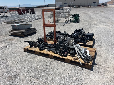 Quantity of Trailer Ball Hitches & 5th Wheel Plates Divers - Magasin, entrepôt, consommateur