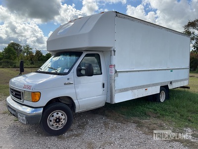 2007 Ford E-350 Cutaway 4x2 Van Truck