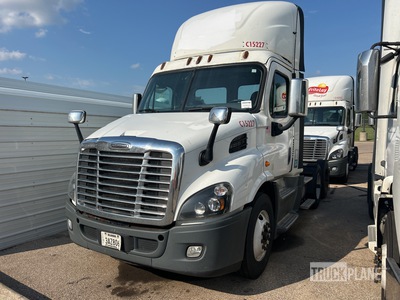 2018 Freightliner Cascadia 113 6x4 T/A Day Cab Truck Tractor