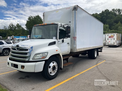 2013 Hino 268 238 4x2 شاحنة فان