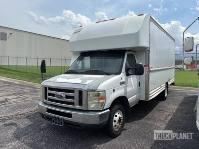 2008 Ford E-350 Cutaway Cargo Van