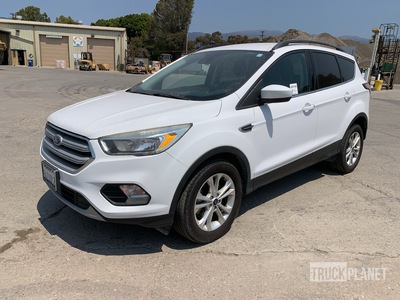 2018 Ford Escape SE 4WD を見 SUV
