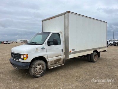 2005 Ford E-450 4x2 Van Truck