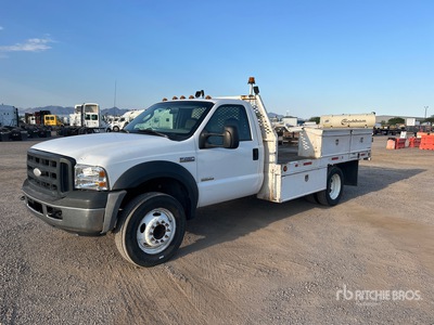 2006 Ford F-450 XL 4x2 Flatbed Truck