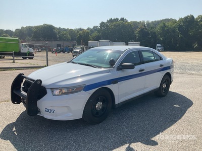 2013 Ford Taurus Automobile