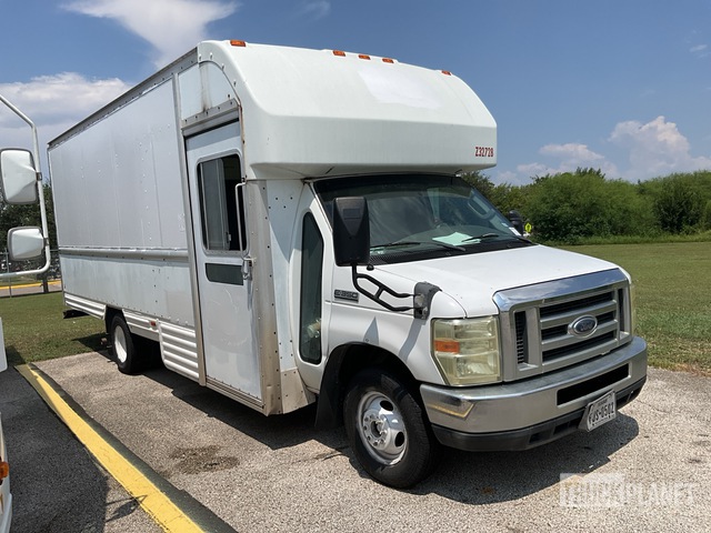 2008 Ford E-350 Cutaway 4x2 Van Truck in Houston, Texas
