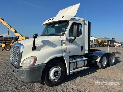 2016 Freightliner Cascadia 125 6x4 تراكتور شاحنة نهارية (ثنائية المحور)