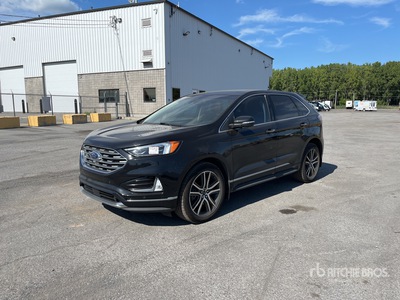 2019 Ford Edge AWD を見 SUV