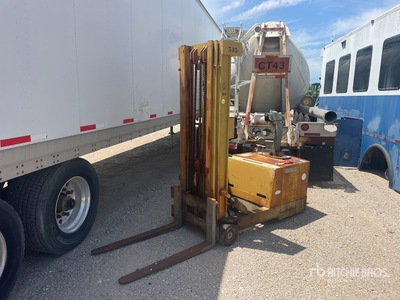 Crown 3300 lb Electric Pallet Jack