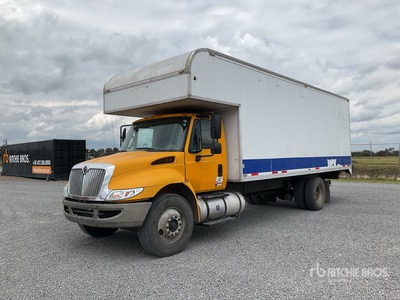 2015 International 4300 SBA 4x2 Camion con Caja Seca / Camion fourgon