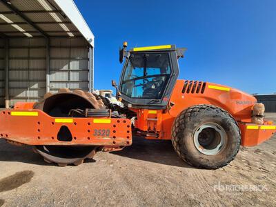 Hamm 3520 Padfoot Drum Compactor