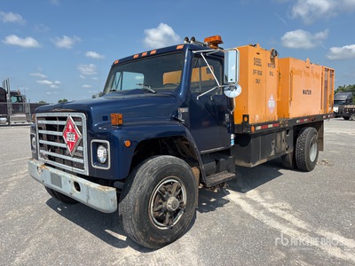 1986 International 1954 4x2 Fuel and Lube Truck