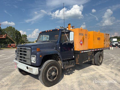 1986 International 1954 4x2 Fuel & Lube Truck