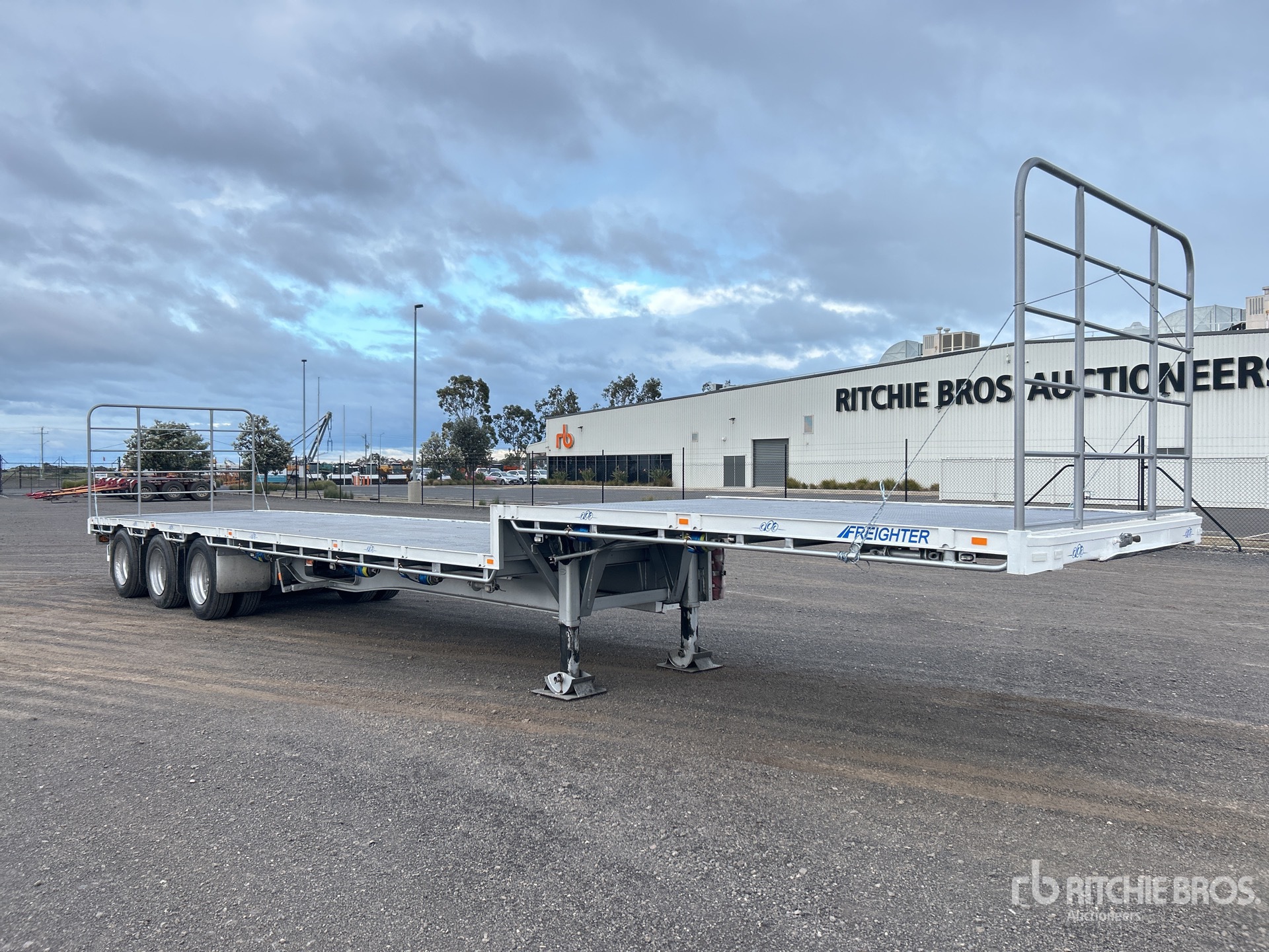 1996 Freighter 13.2 m Tri/A Step Deck Trailer