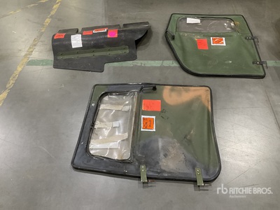 (2) HMMWV Humvee Doors & (1) Fender