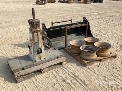 Quantity of (6) Skid Steer & Excavator Attachments Varios implementos minicargadora