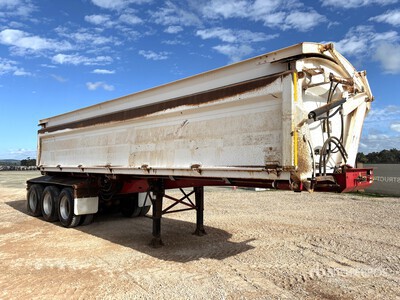 2014 Roadwest 8.4 m Tri/A Side Dump Trailer