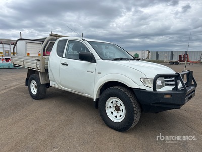 2013 Mitsubishi Triton 4x4 Extended Cab Pickup