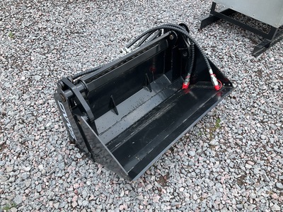 2025 SAAO 38 in Cucharon Multi-Proposito para Minicargador (Sin Usar) / Multi-Purpose Skid Steer Bucket (Unused)