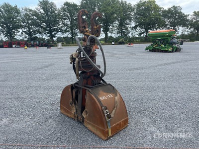 Atlas E32 Clamshell Grapple