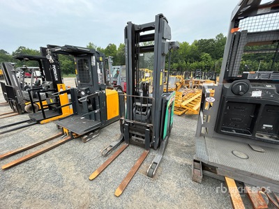 Mitsubishi ESR15N2 3000 lb Reach Truck