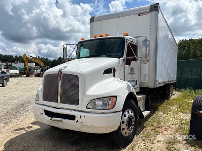 2018 Kenworth T300 4x2 Camion fourgon