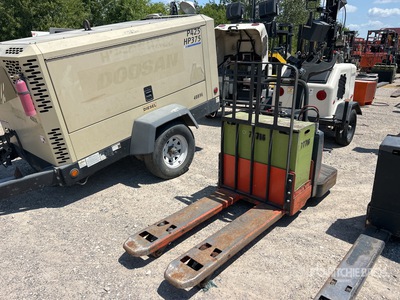 Toyota 8HBE30 6000 lb Electric Pallet Jack