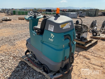 Tennant T7 Floor Scrubber