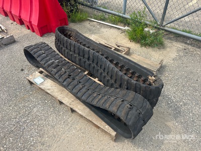 Quantity of Rubber Tracks Pièces diverses