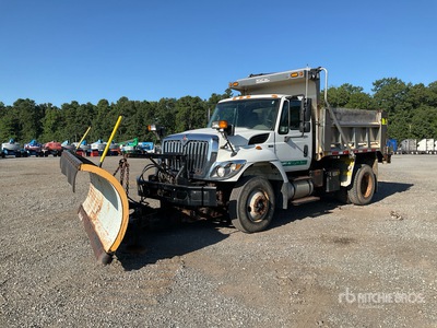 2013 International 7400 4x2 Snow Plow Truck