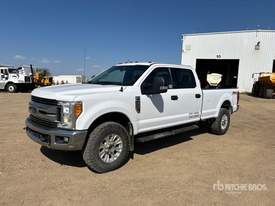 2017 Ford F-350 XLT 4x4 Crew Cab Pickup