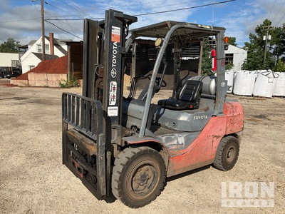 2015 Toyota 8FGU30 5400 lb Pneumatic Tire Forklift