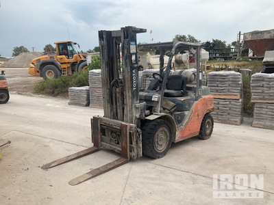 2014 Toyota 8FG35U 7000 lb Pneumatic Tire Forklift