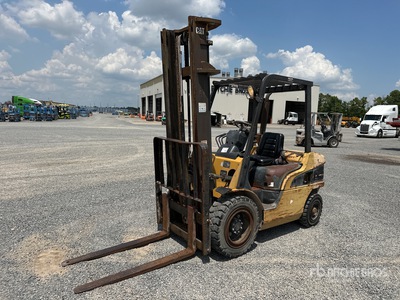 2004 Cat P5000 4700 lb Pneumatic Tire Forklift