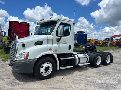2017 Freightliner Cascadia 113 6x4 تراكتور شاحنة نهارية (ثنائية المحور)