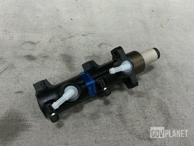 (7) 004 430 47 01 Hydraulic Brake Master Cylinders