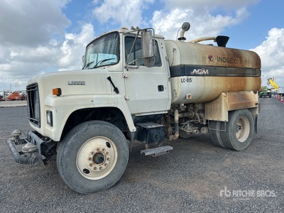 1995 Ford LN8000 4x2 Camion à eau
