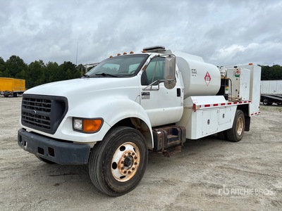 2000 Ford F-750 4x2 Service Truck