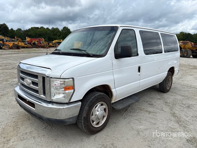 2014 Ford E-350 7 Fourgonnette de passagers