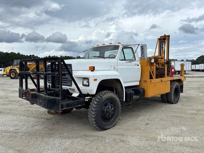 Central Mine Equipment 45B on 1989 Ford F700 4x2 Camion de forage