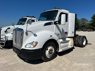 2014 Kenworth T680 4x2 Ciągnik siodłowy z kabiną dzienną S/A