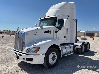 2013 Kenworth T660 6x4 Ciągnik siodłowy T/A z kabiną dzienną