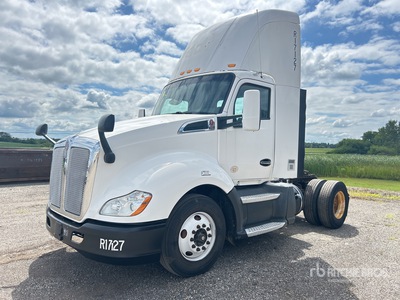 2016 Kenworth T680 4x2 Day Cab Truck Tractor