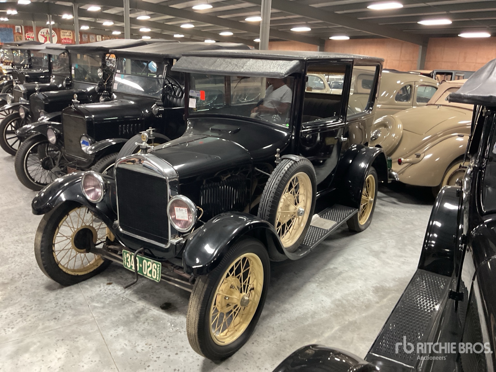 1927 Ford Model T 2-door Sedan Classic Car