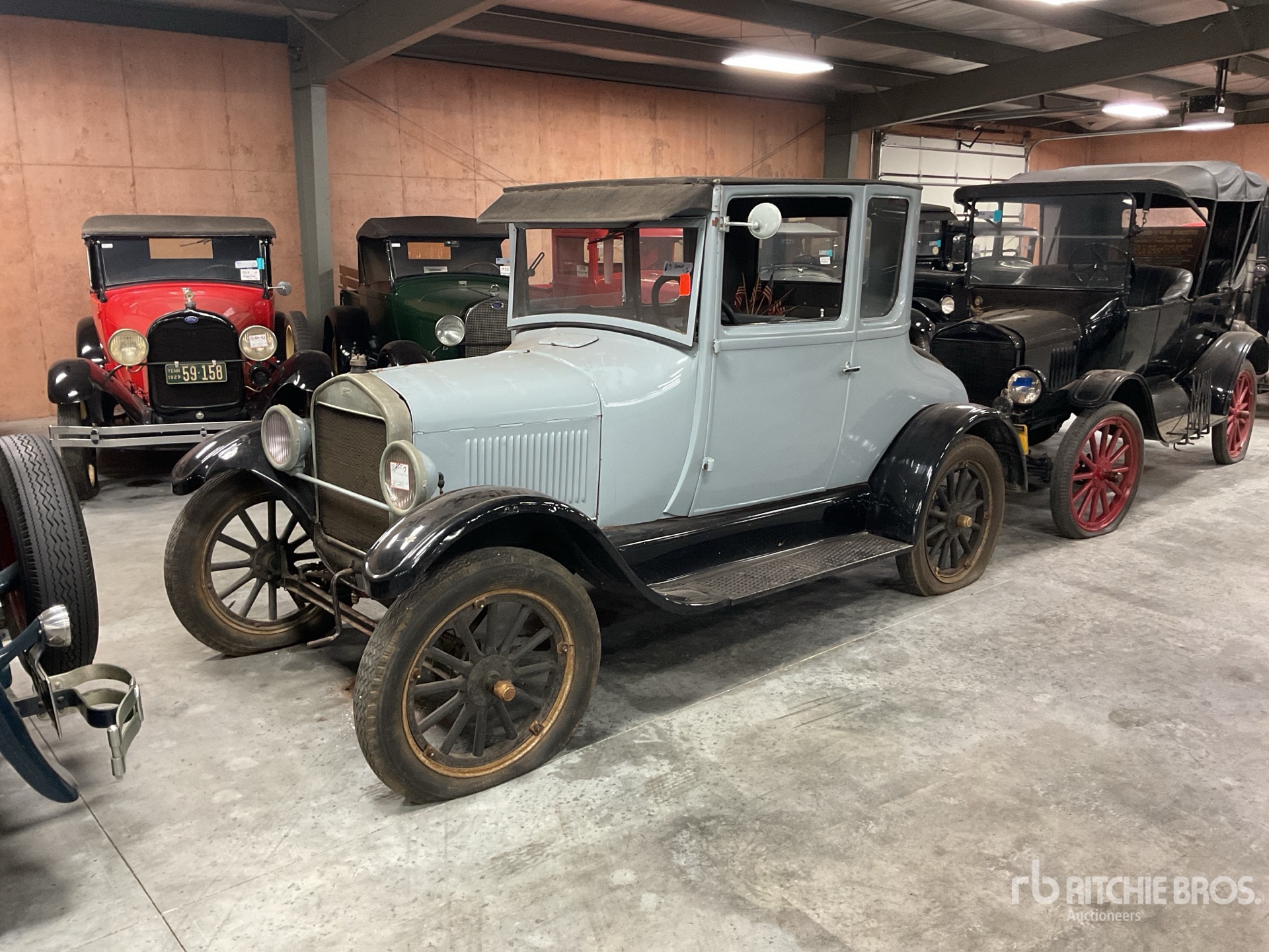 1921 Ford Model T Coupe Classic Car