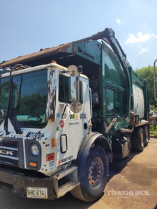 2017 Mack MRU613 Waste Collection Truck