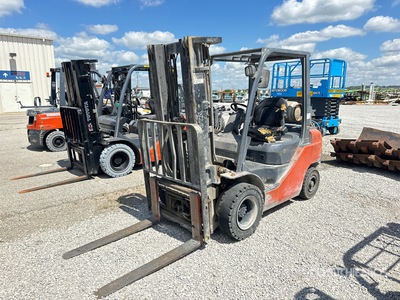 2014 Toyota 8FGU25 4500 lb Pneumatic Tire Chariot Élévateur