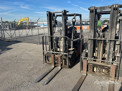 2015 Toyota 8FGU25 4900 lb Pneumatic Tire Chariot Élévateur