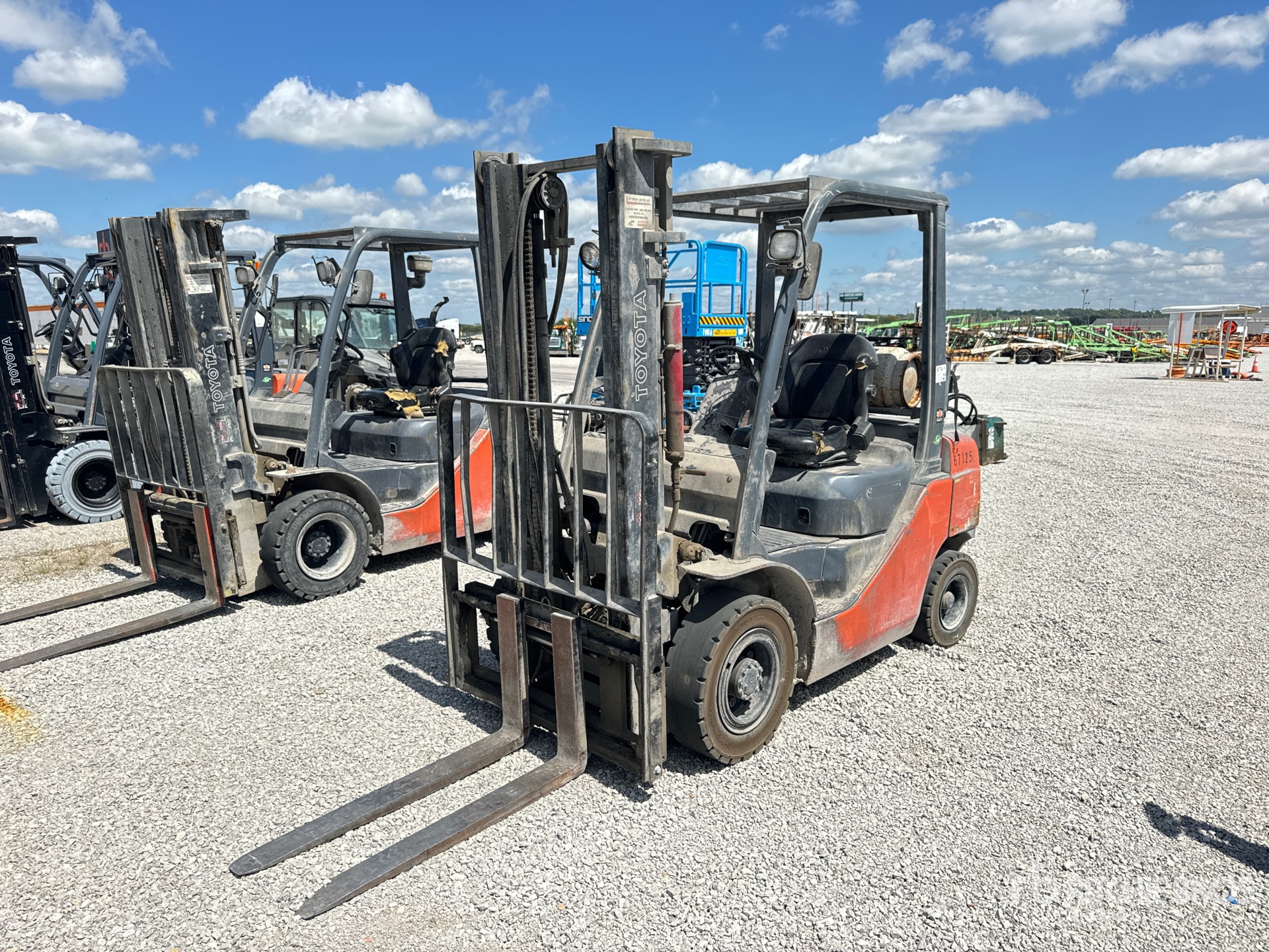 2015 Toyota 8FGU25 4900 lb Pneumatic Tire Carretilla Elevadora